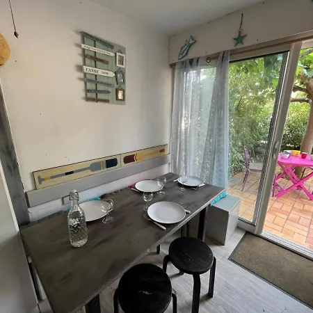 En Rez-de-chaussee Avec Terrasse A 4med301 Apartment
